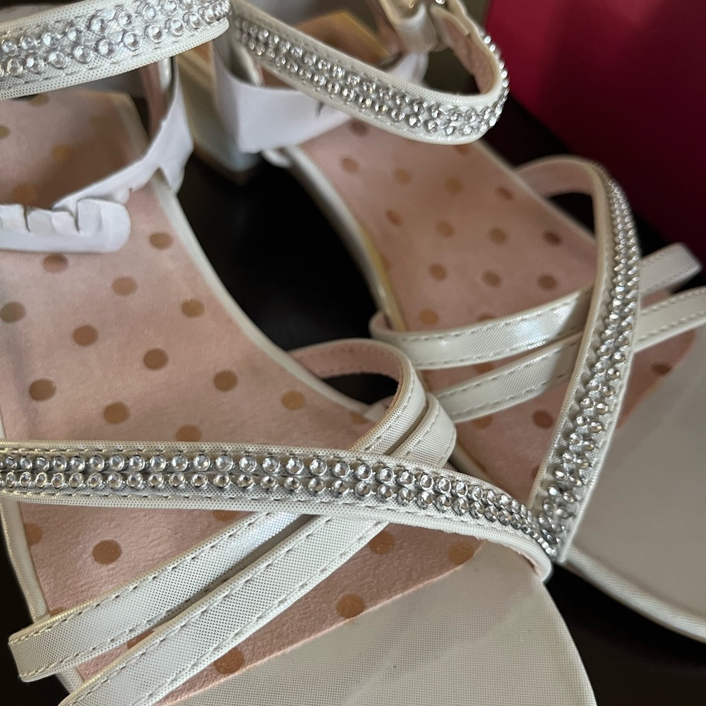 Girls White Daffodil Dress Holiday Shoes with Faux Diamonds w/Heels Size 5 Youth
